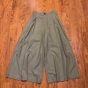 Vince blue soft fabric high rise pleated wide leg crop pants size 4 culotte